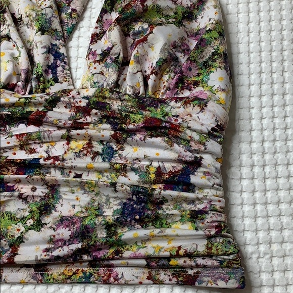 Floral halter top - Picture 3 of 7